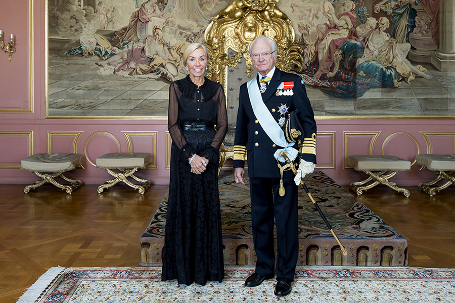 Pompa och ståt när kungen bjöd in ambassadörer till slottet