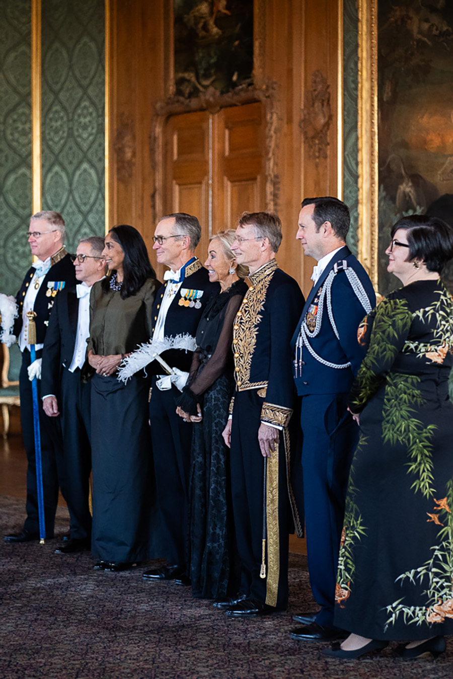 Pompa och ståt när kungen bjöd in ambassadörer till slottet