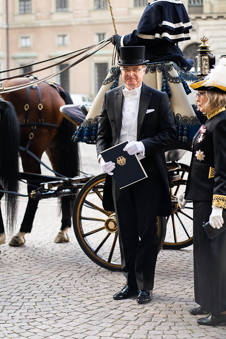 Pompa och ståt när kungen bjöd in ambassadörer till slottet