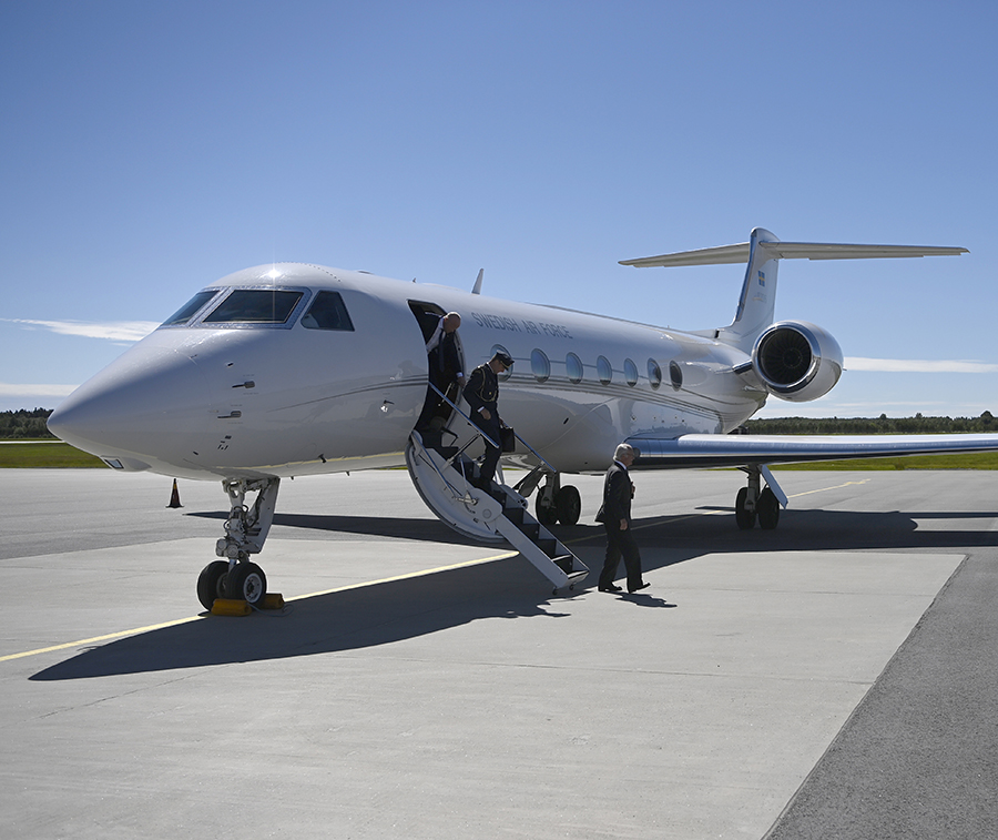 Kungen stoppad på flygresan – missade viktiga mötet