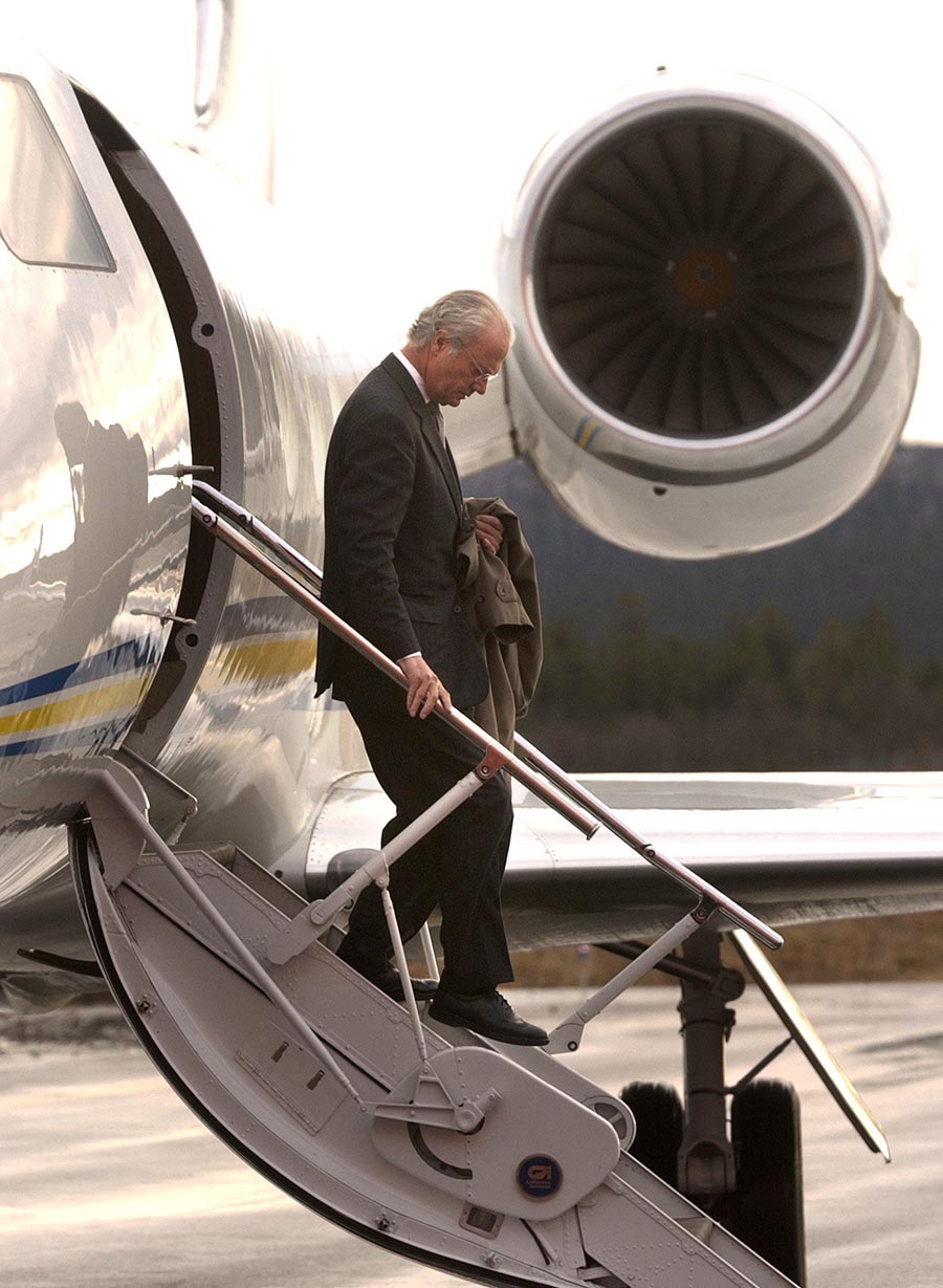 Kungen stoppad på flygresan – missade viktiga mötet