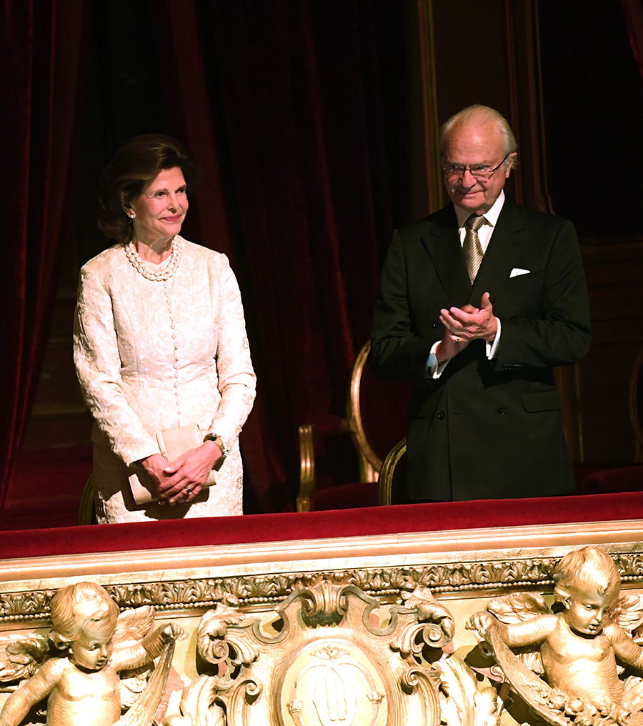 Kungens nya favorit – Christina, 35, charmar monarken!