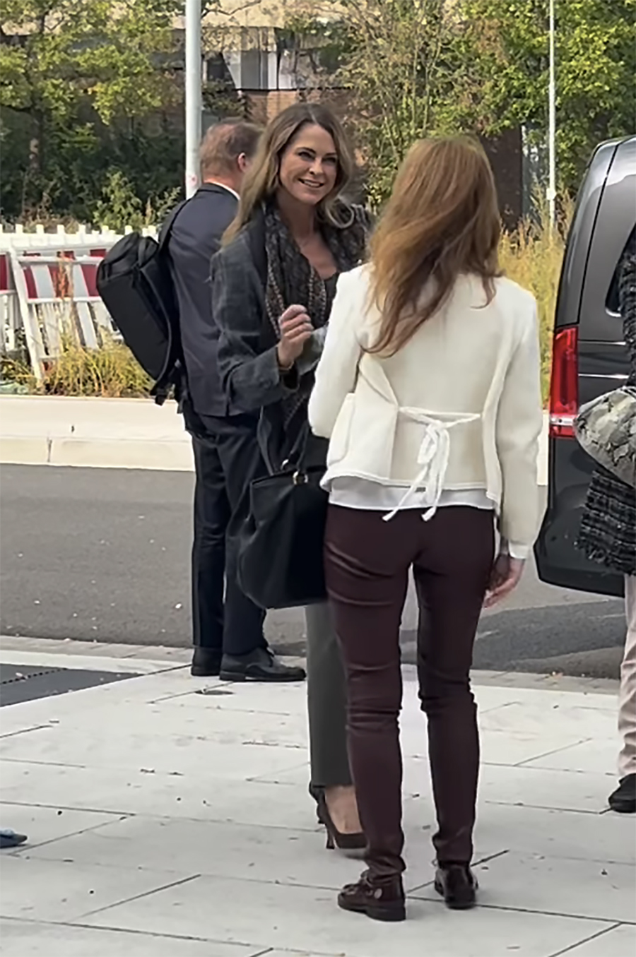 Märkliga tystnaden kring Madeleines resa till utlandet