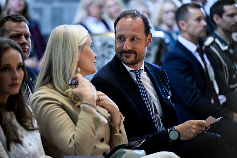 Trista beskedet: Haakon lämnar Mette-Marit och Skaugum