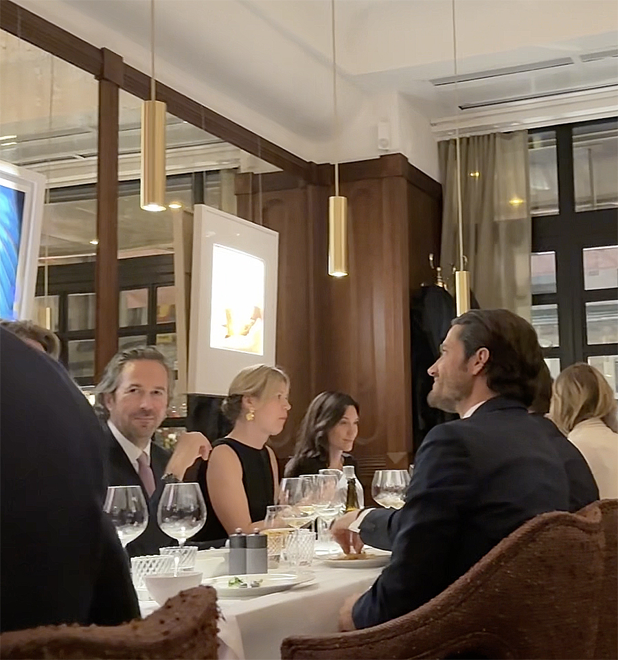 Bild-Extra: Carl Philips festkväll på krogen – utan Sofia!