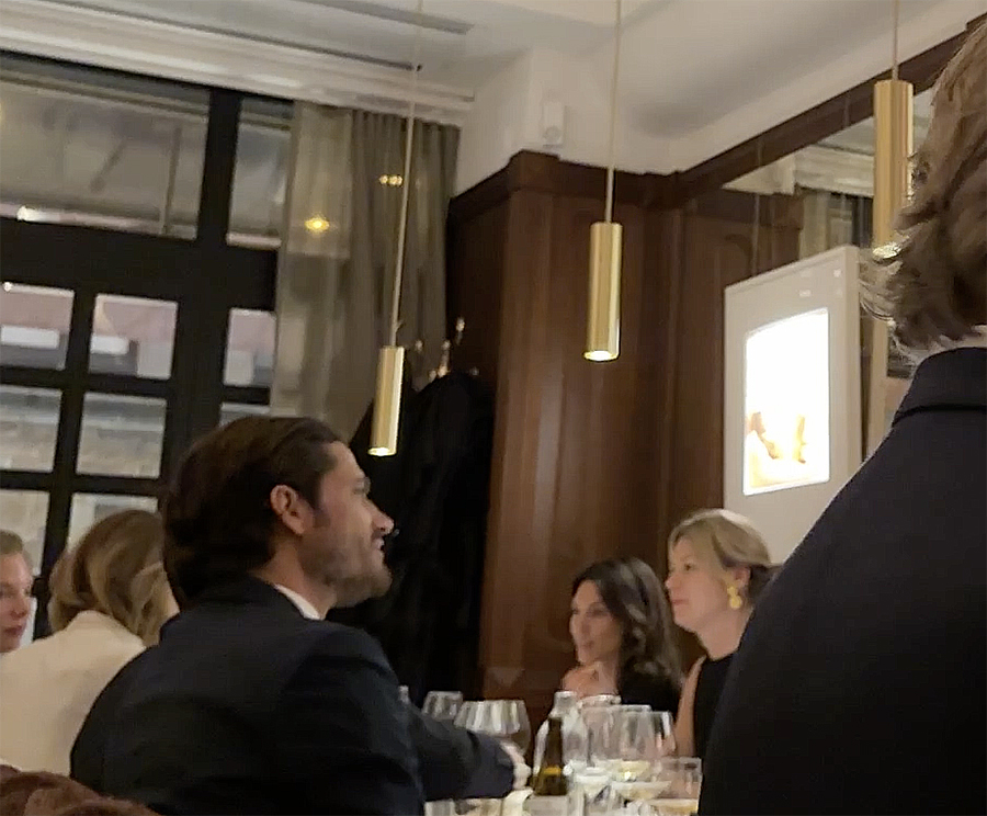 Bild-Extra: Carl Philips festkväll på krogen – utan Sofia!