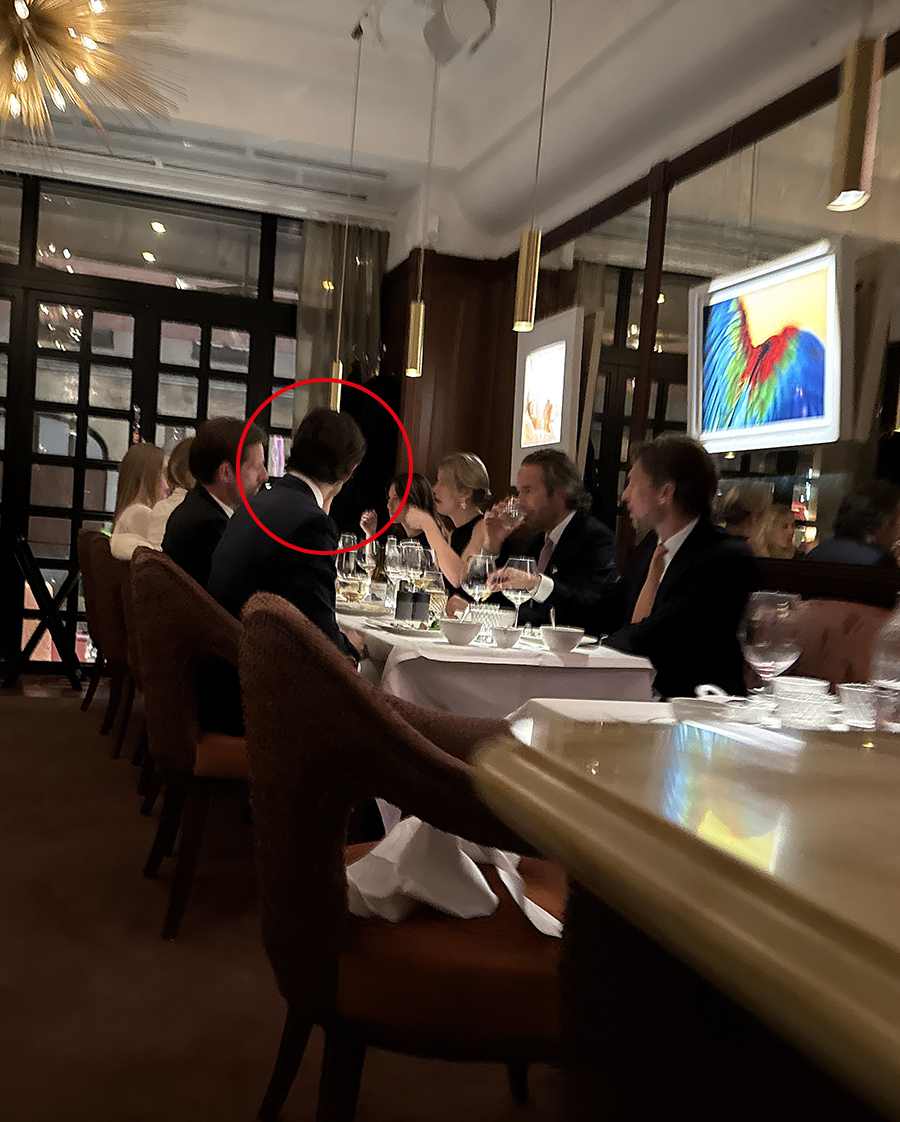 Bild-Extra: Carl Philips festkväll på krogen – utan Sofia!