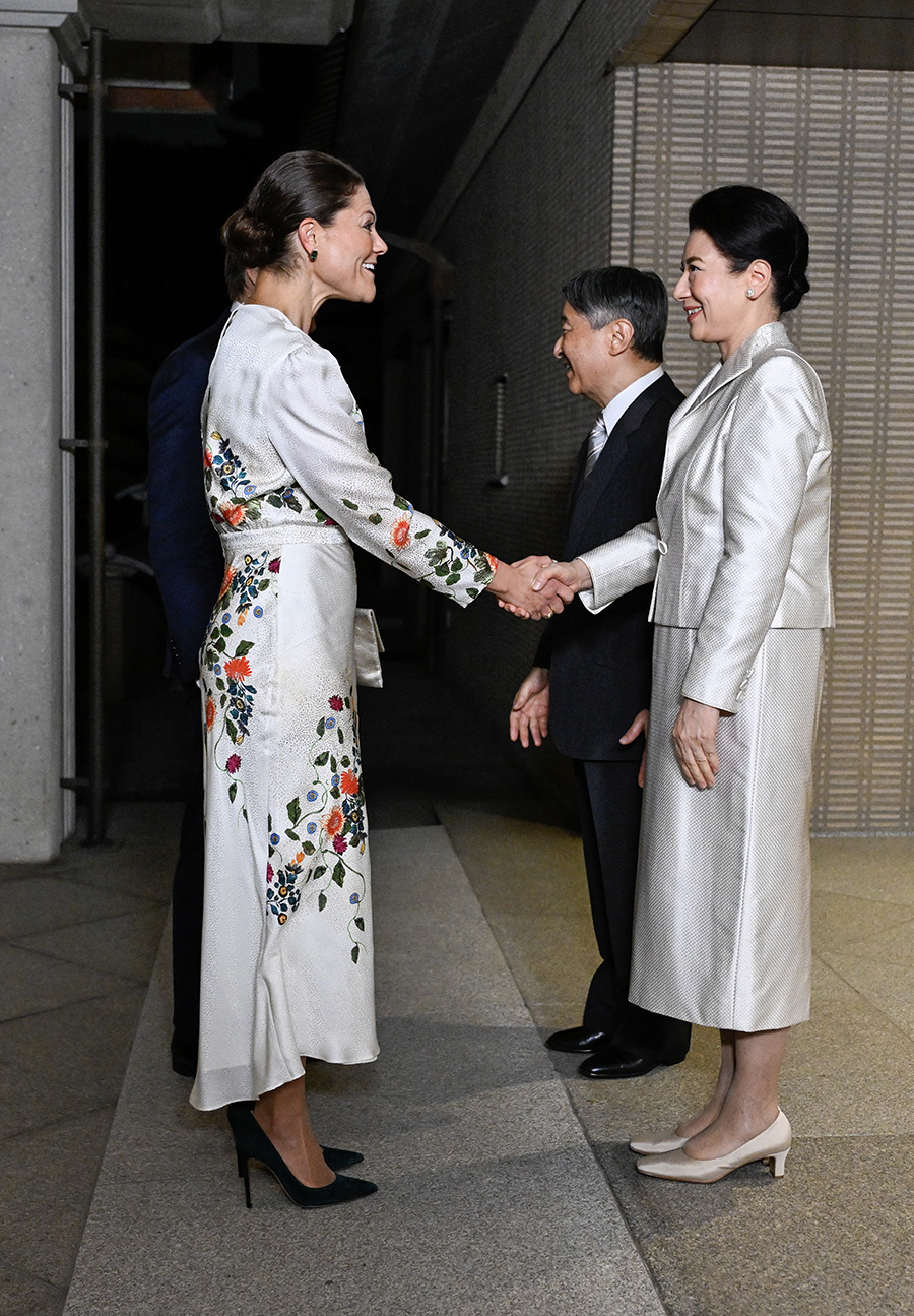 Chock i Tokyo: Prins Daniels dundertabbe framför kejsaren