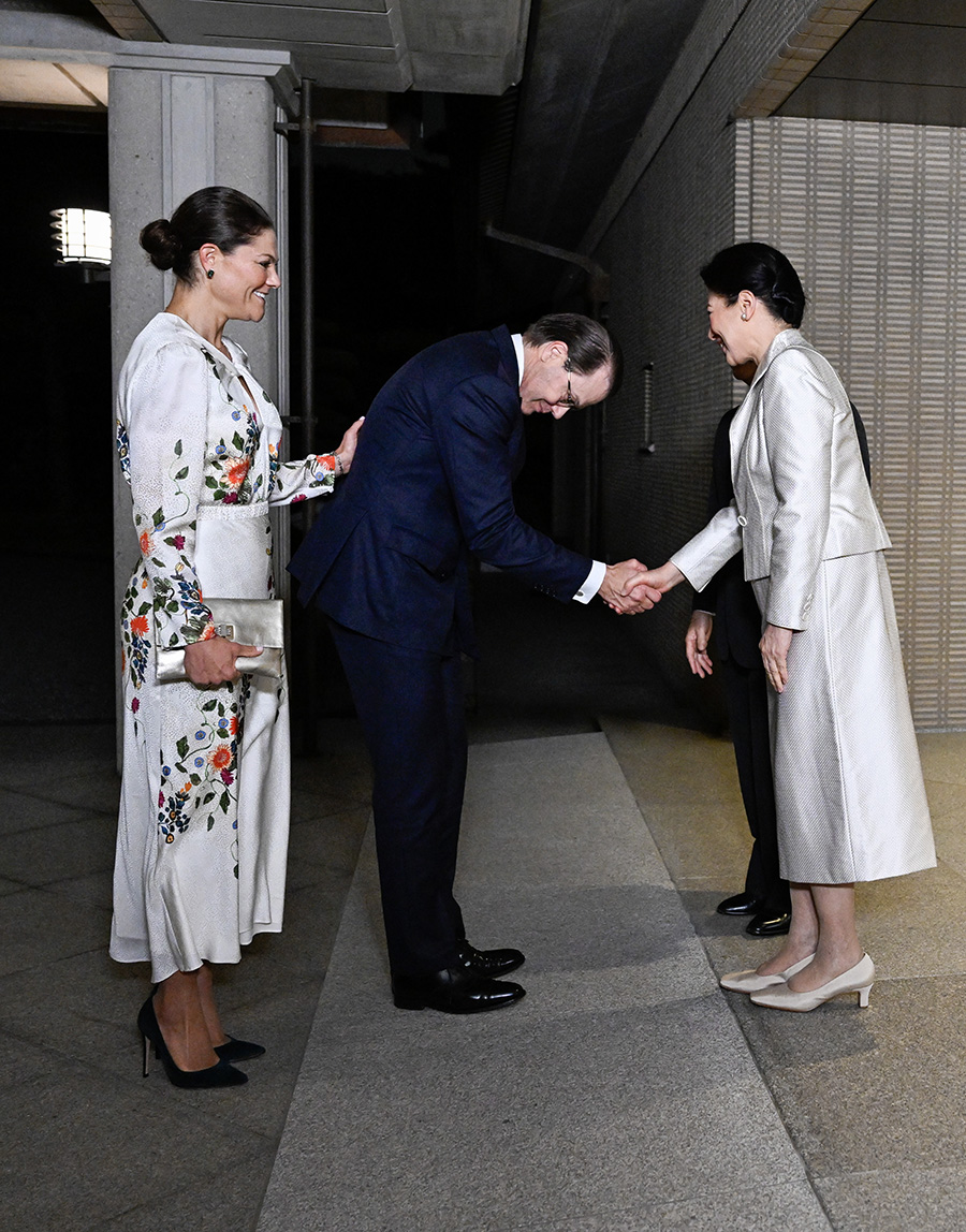 Chock i Tokyo: Prins Daniels dundertabbe framför kejsaren