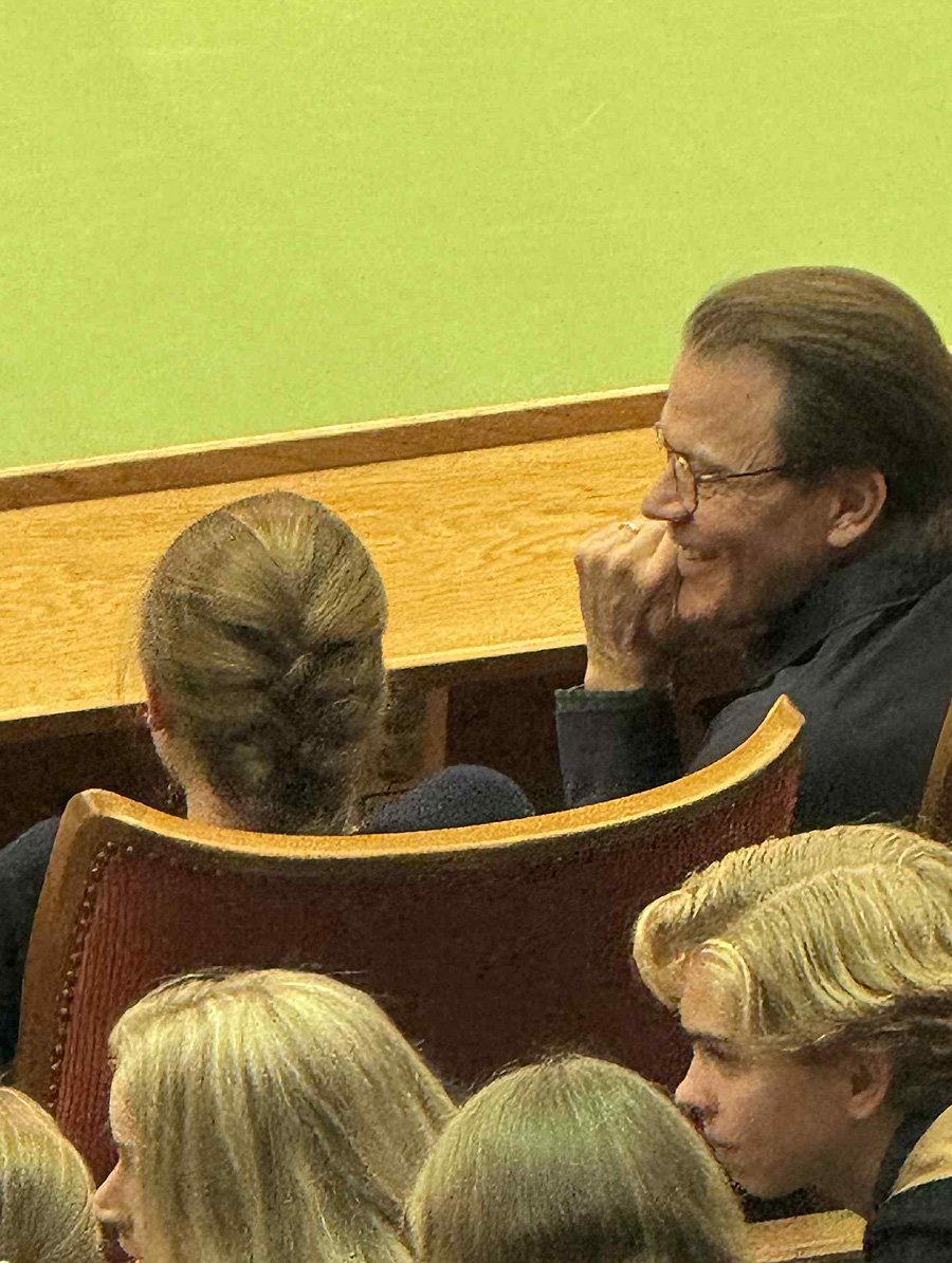 Estelles comeback – se bilderna när hon tar selfies med fansen!