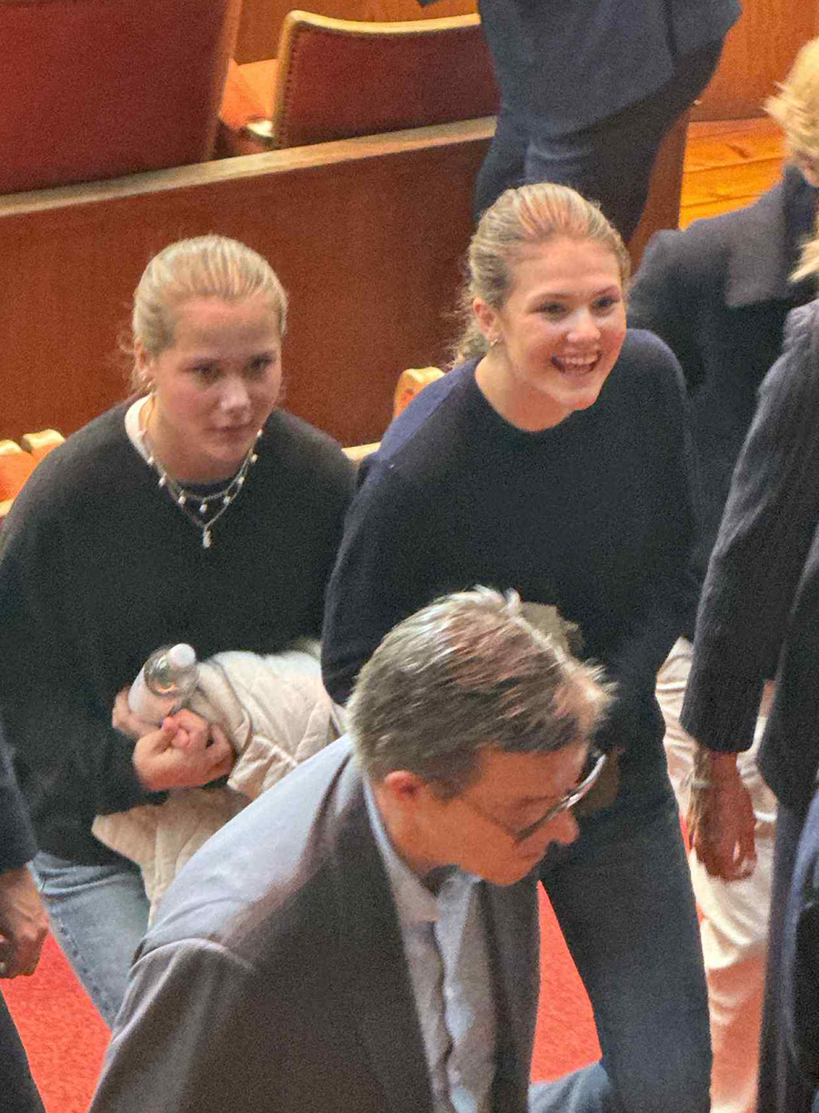 Estelles comeback – se bilderna när hon tar selfies med fansen!