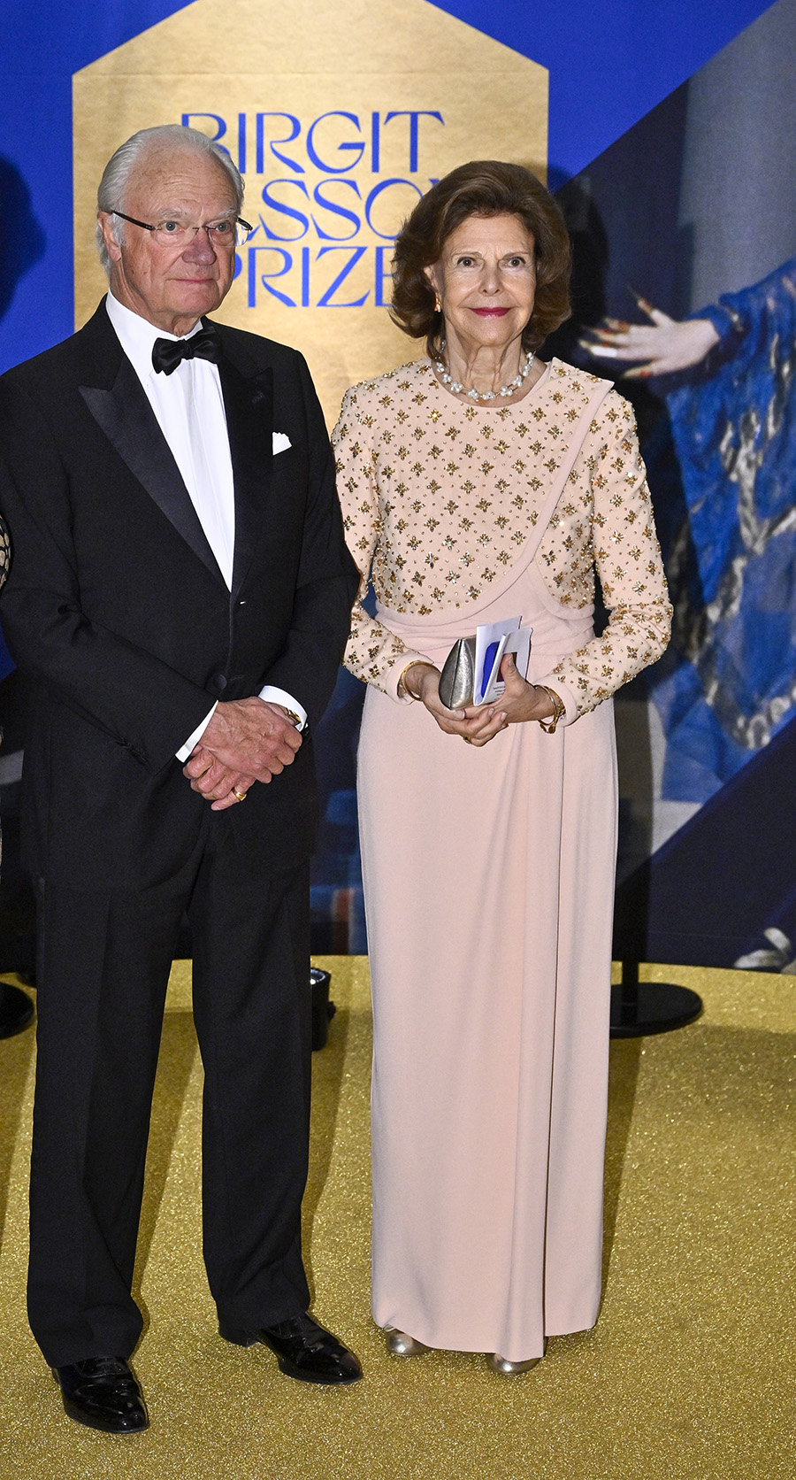 Kändistätt när Silvia gick på fest med kungen – se alla bilderna!