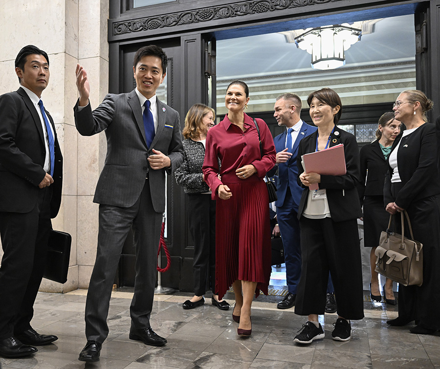 Victorias glammiga look – strålar vackert på utlandsresan!