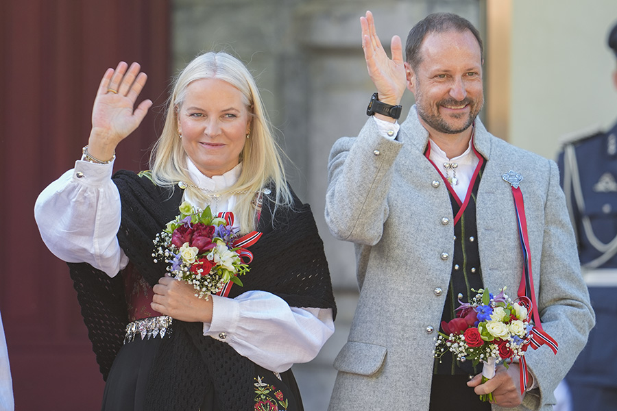 Mette-Marits chockmöten med Epstein – hovet bekräftar