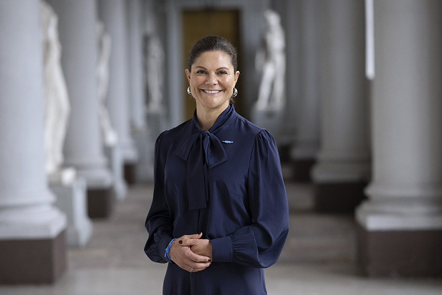 Victoria &ouml;verraskar i ny fr&auml;sig frilla &ndash; ett s&aring;nt klipp!