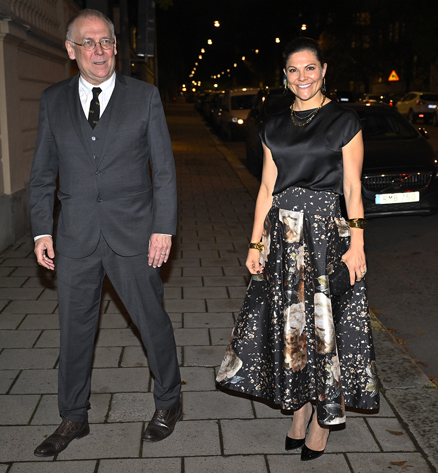 Victoria på glammig 50-årsfest – se vackra stilsuccén här!