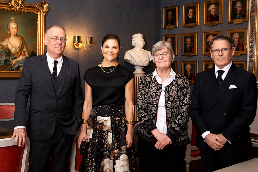 Victoria på glammig 50-årsfest – se vackra stilsuccén här!