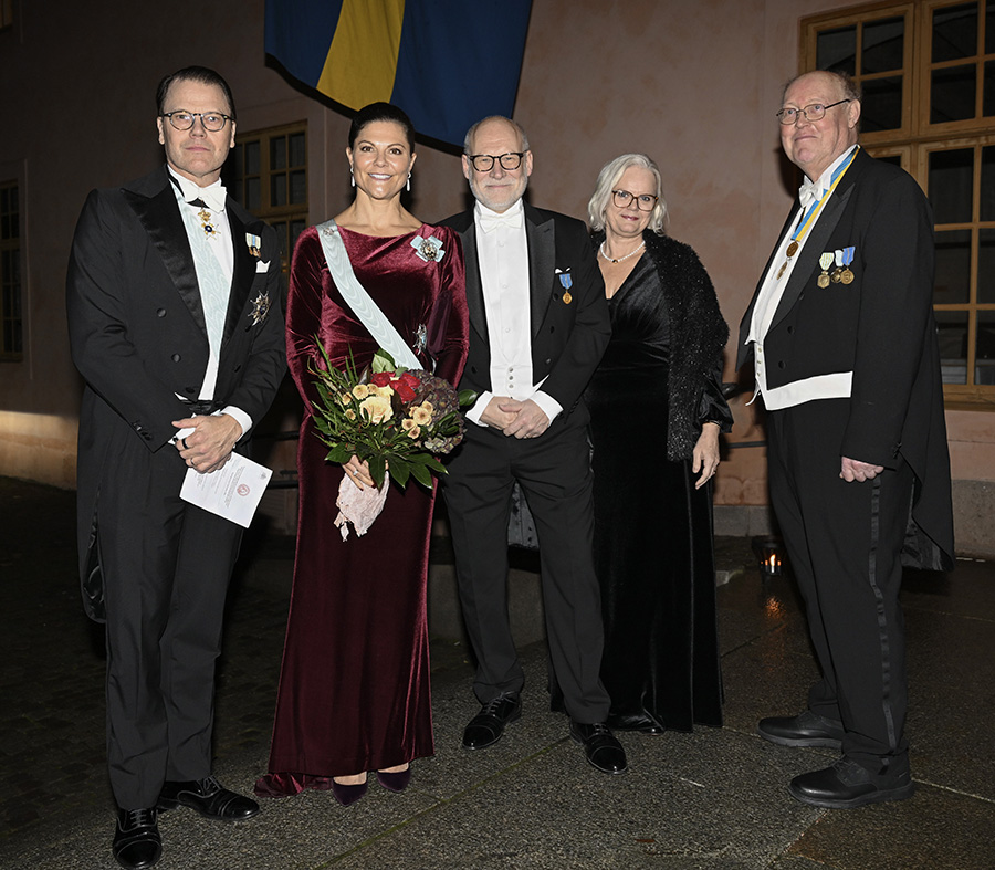 Victorias härliga fest med prins Daniel – glänste i vinrött