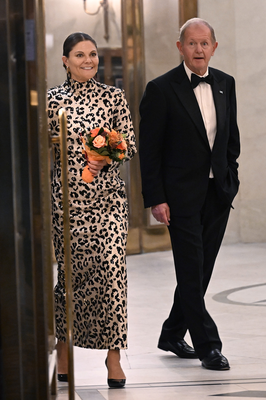 Victorias lyxiga comeback – på glammig fest med Wallenberg