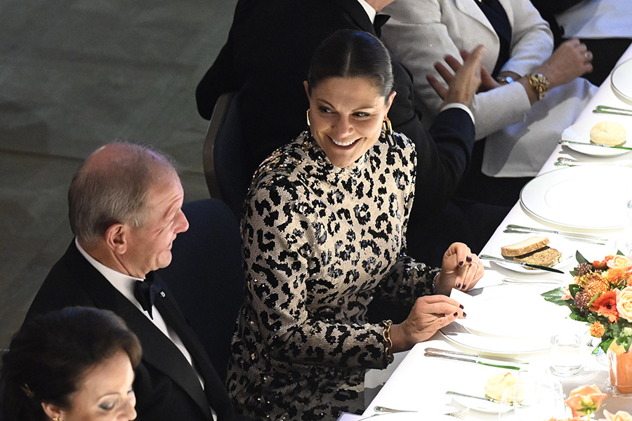 Victorias lyxiga comeback – på glammig fest med Wallenberg