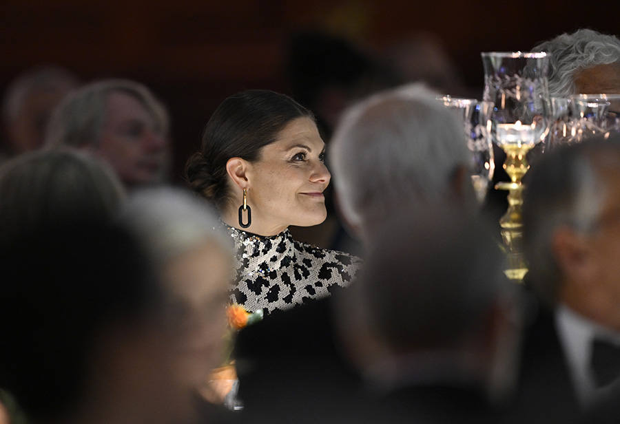 Victorias lyxiga comeback – på glammig fest med Wallenberg