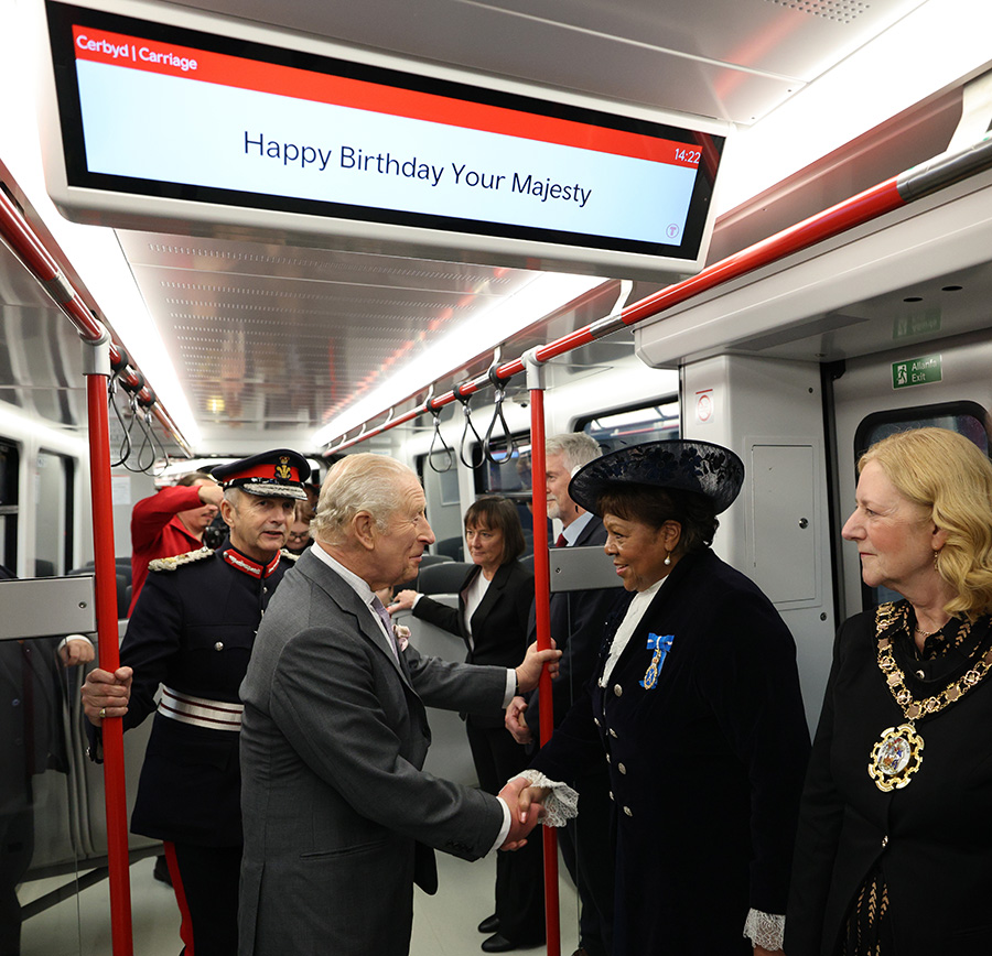 Kung Charles otroliga 77-årsdag – firade i tunnelbanan