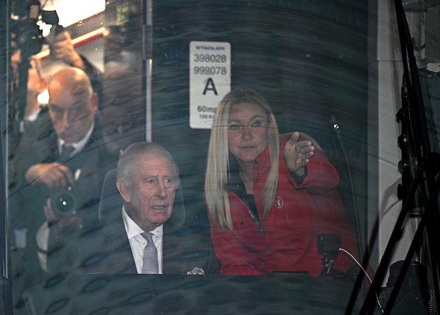 Kung Charles otroliga 77-årsdag – firade i tunnelbanan