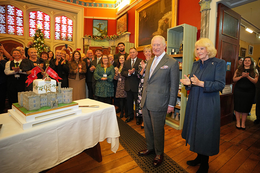 Kung Charles otroliga 77-årsdag – firade i tunnelbanan