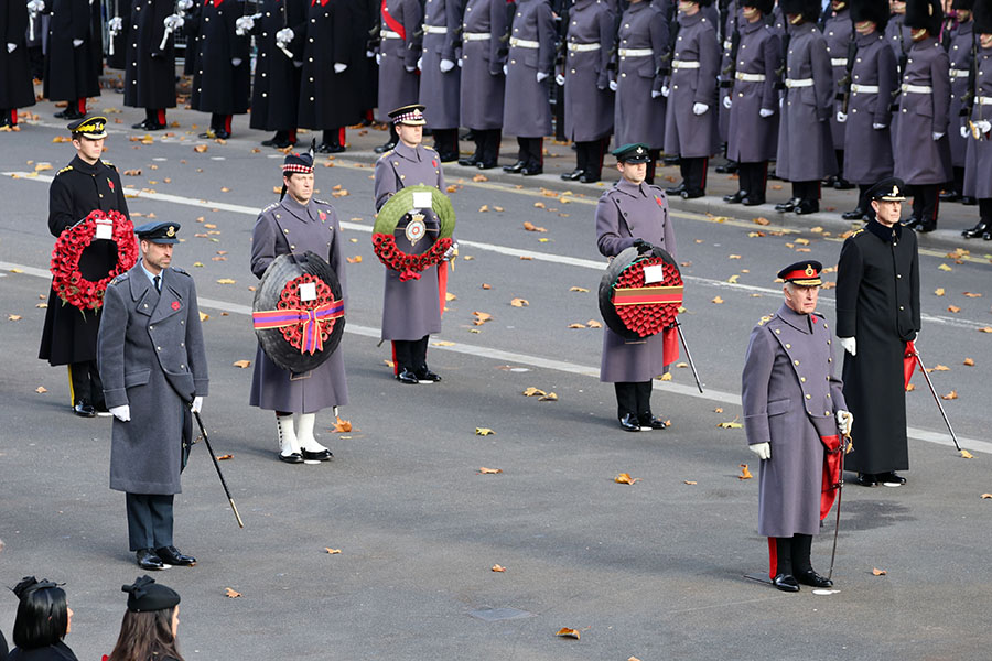 Kung Charles och prins William hedrade hjältarna som mist livet