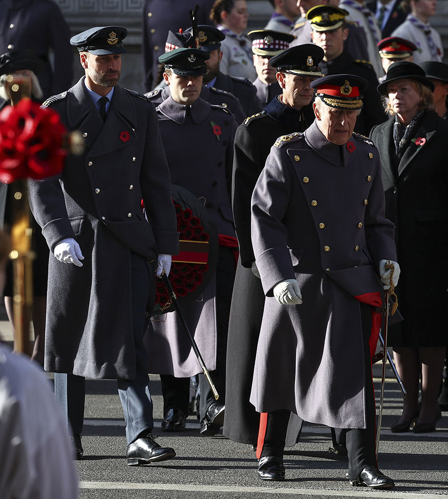 Kung Charles och prins William hedrade hjältarna som mist livet