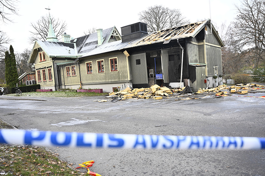 Tr&aring;kiga beskedet till kungen &ndash; brand p&aring; Djurg&aring;rden