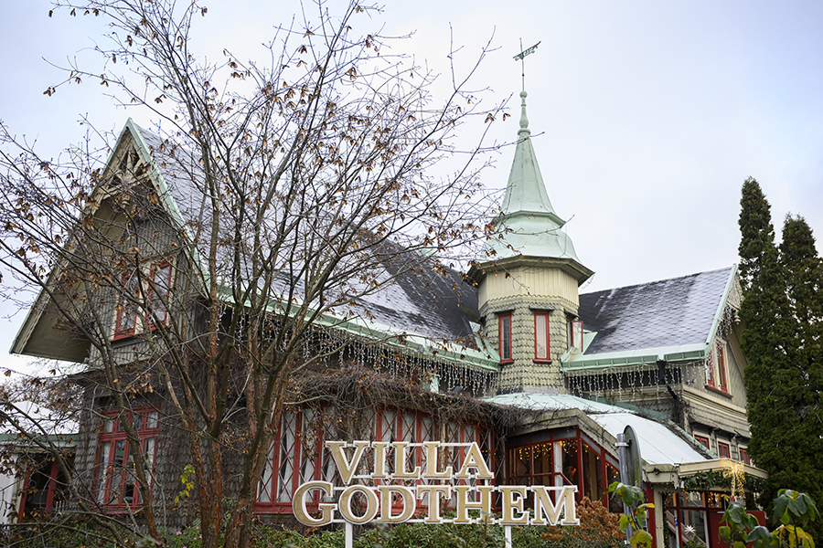 Tr&aring;kiga beskedet till kungen &ndash; brand p&aring; Djurg&aring;rden