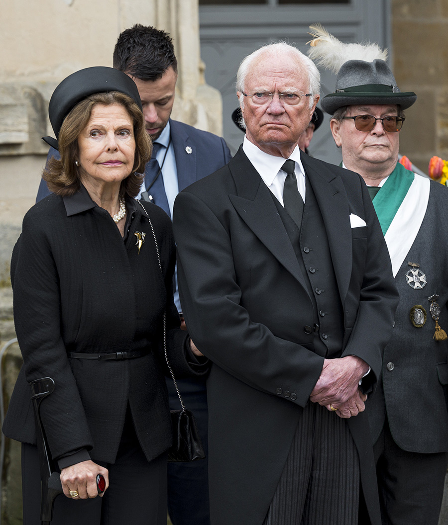 Stormen mot kungen – hovets presskvinna går till motattack