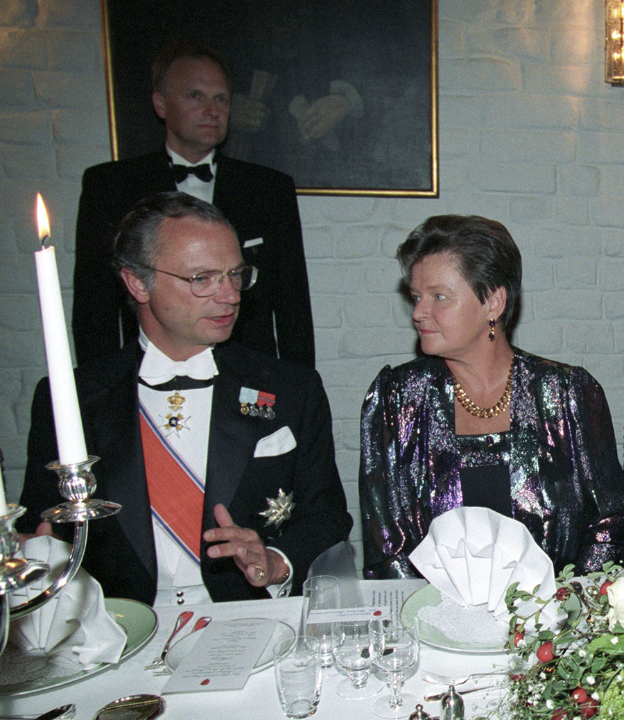 Stormen mot kungen – hovets presskvinna går till motattack