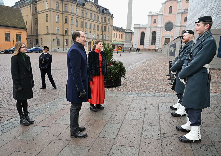 Kungens vakt i hj&auml;lteinsats vid slottet &ndash; nattligt drama