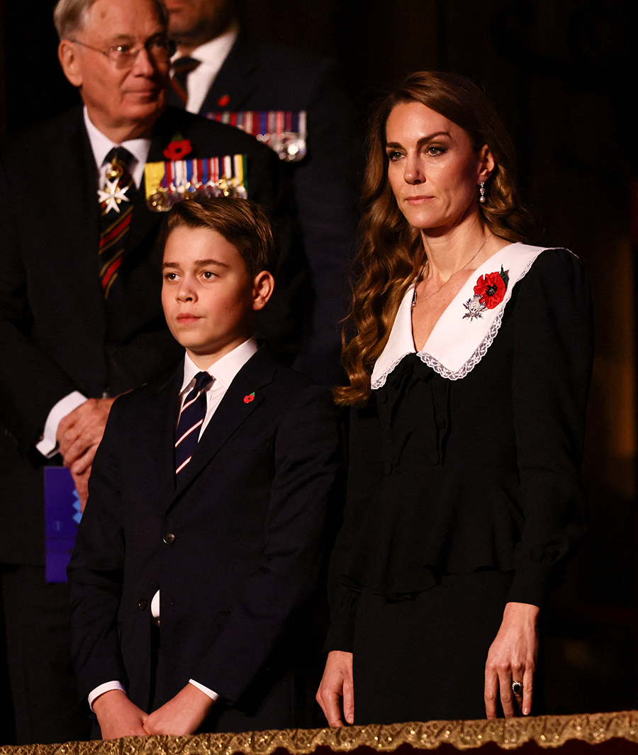 Prins George i rampljuset – fina debuten med mamma Kate