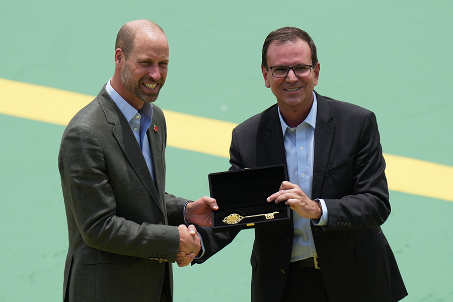 Strumplös William på sportresa – glädjen efter familjekaoset