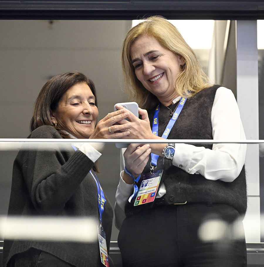 Bild-Extra: Skandalsessan på hemligt besök i Eskilstuna