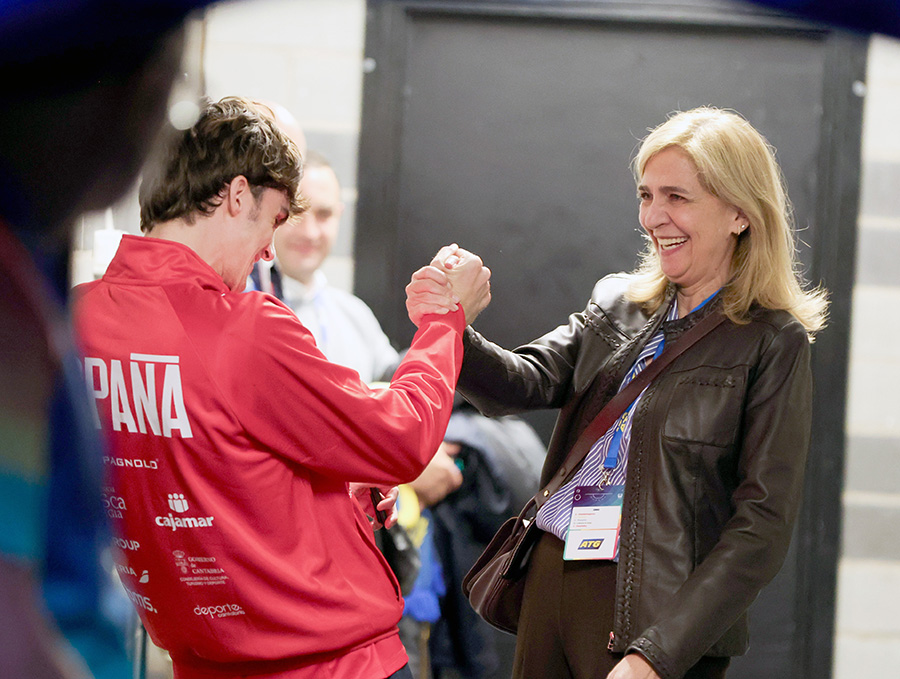 Bild-Extra: Skandalsessan på hemligt besök i Eskilstuna