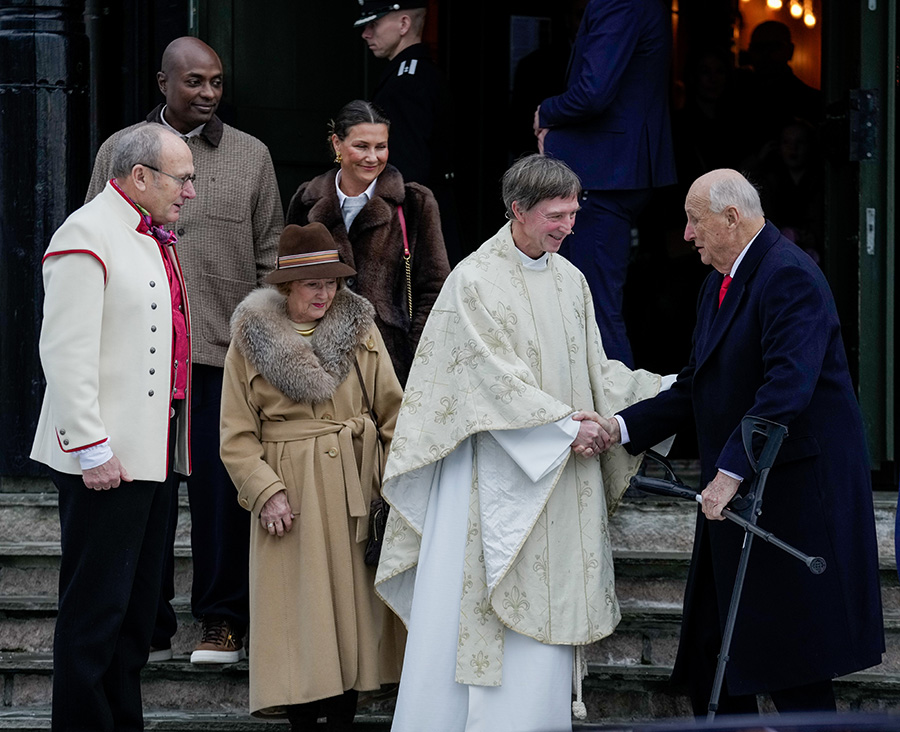Efter attacken: H&auml;r f&ouml;rl&aring;ter drottning Sonja shamanen