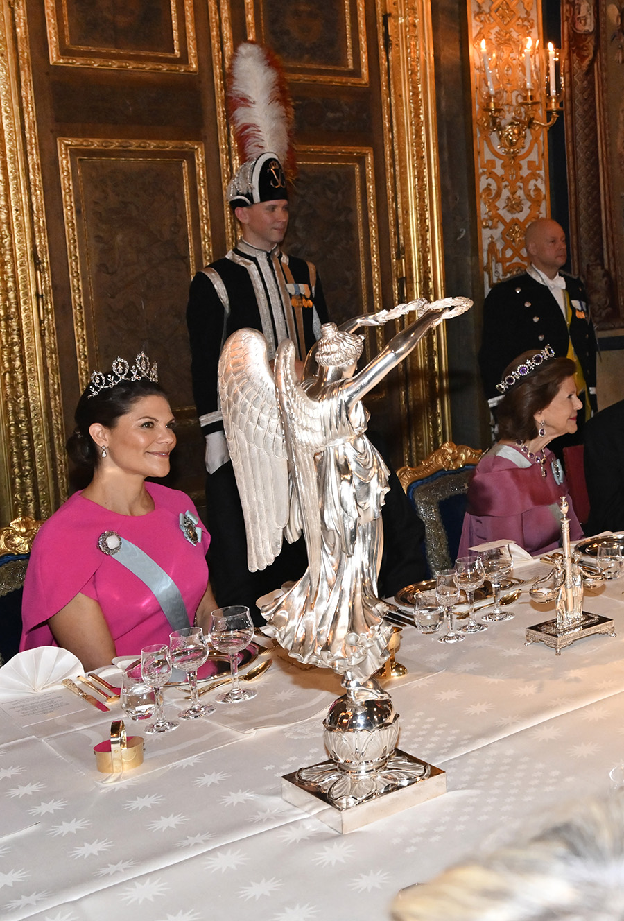 Kronprinsessan Victorias knallrosa succé på slottet