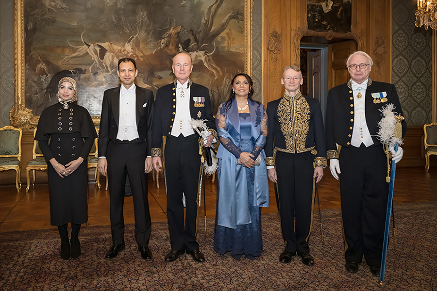 Kungen i pampig ceremoni – storslaget mottagande på slottet