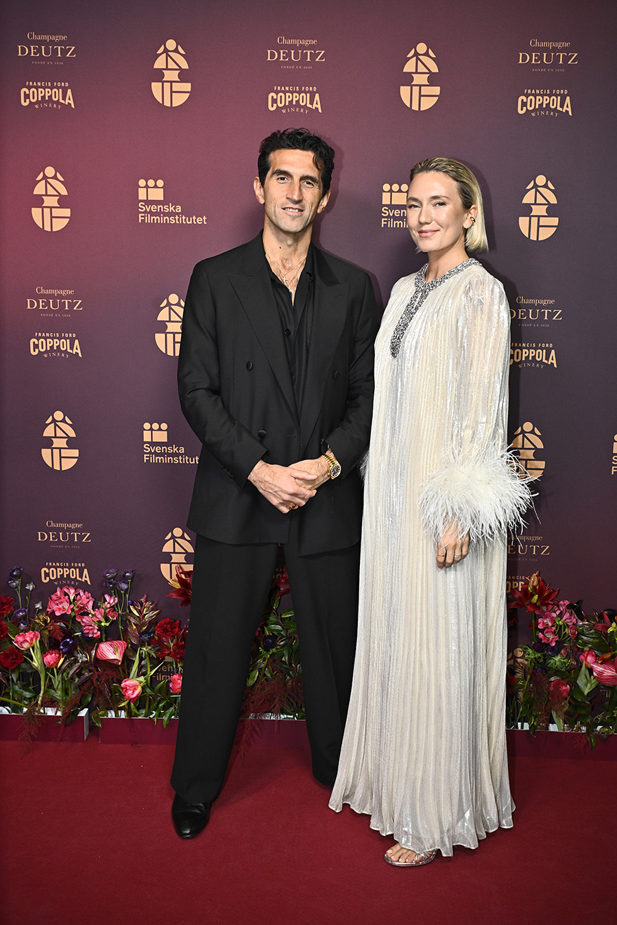 Glitter, nerver och champagne &ndash; h&auml;r &auml;r stj&auml;rnorna p&aring; Guldbaggen