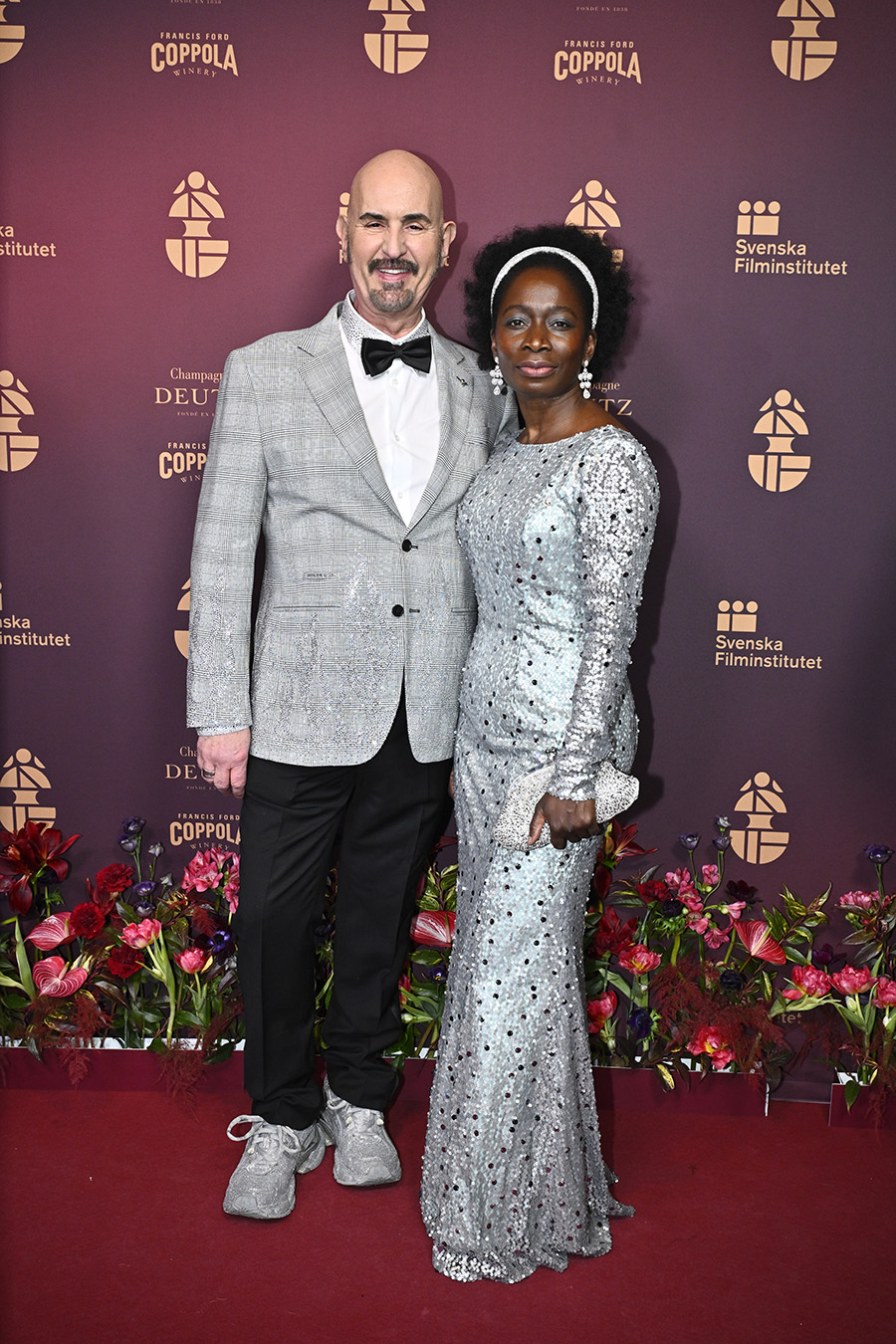 Glitter, nerver och champagne &ndash; h&auml;r &auml;r stj&auml;rnorna p&aring; Guldbaggen