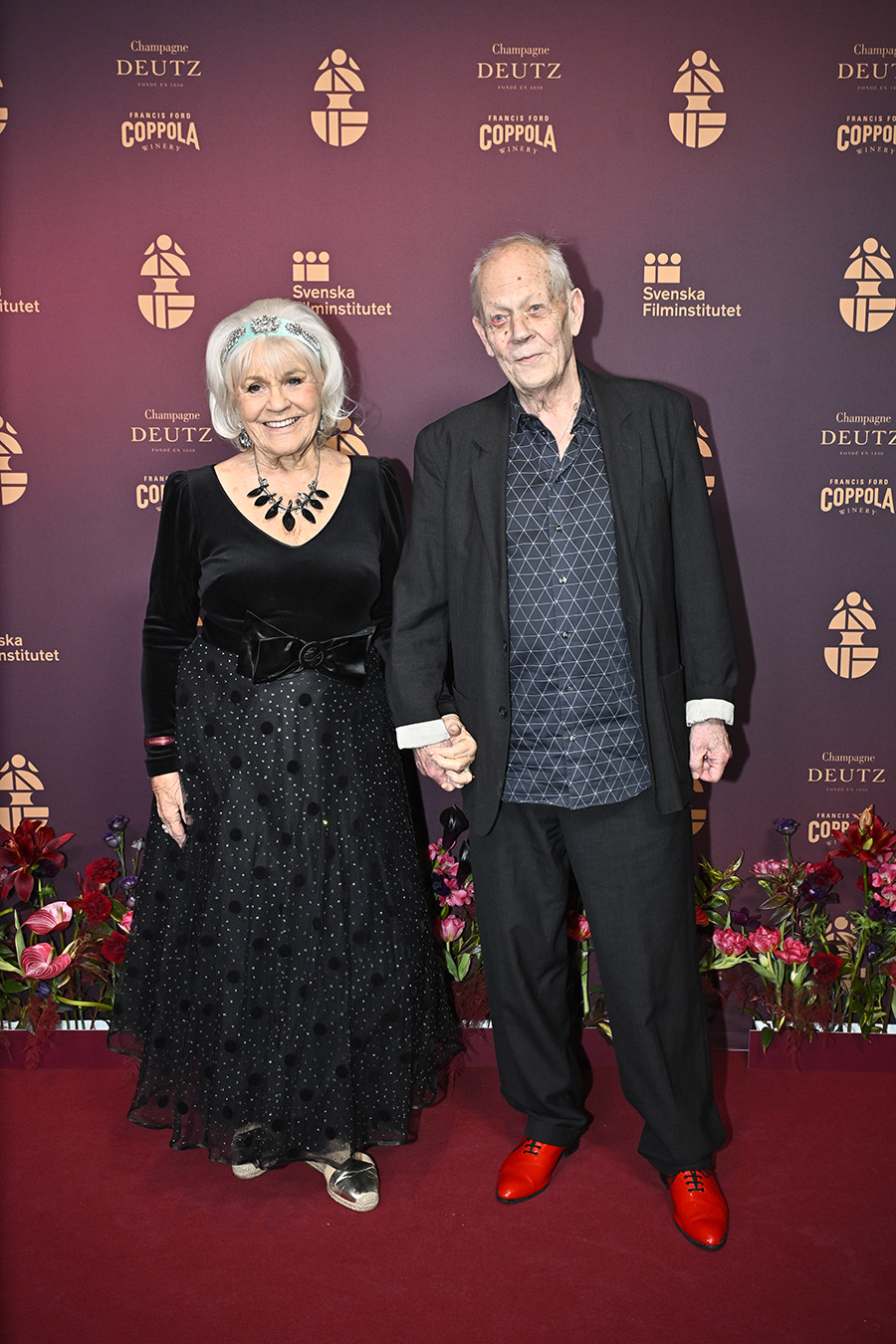 Glitter, nerver och champagne &ndash; h&auml;r &auml;r stj&auml;rnorna p&aring; Guldbaggen