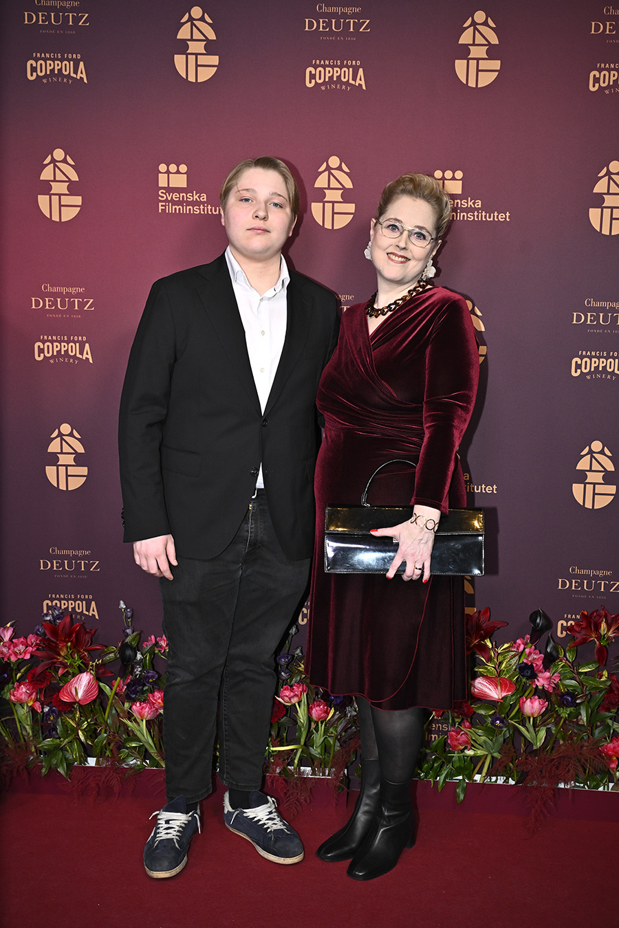 Glitter, nerver och champagne &ndash; h&auml;r &auml;r stj&auml;rnorna p&aring; Guldbaggen