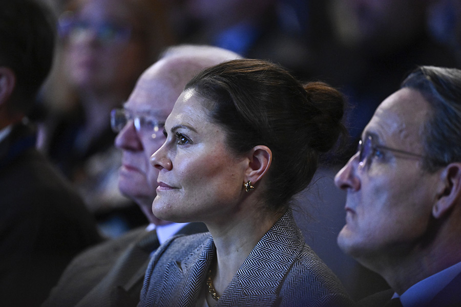 Victorias allvarliga snack med Estelle, 13: oron v&auml;xer