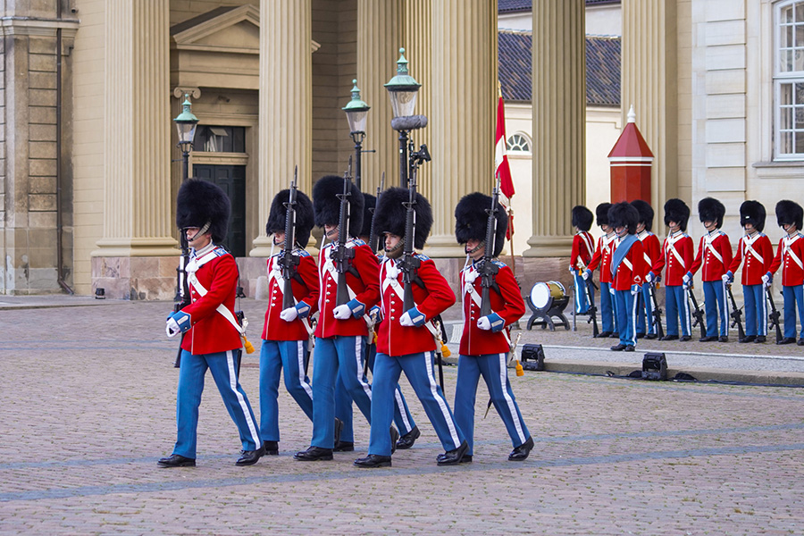 Kungens ny&aring;rsnatt slutade i kaos &ndash; dramat filmades