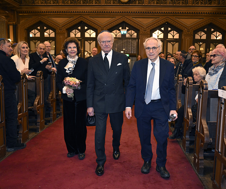 Kungaparet i sorgens stund &ndash; hedrar F&ouml;rintelsens offer