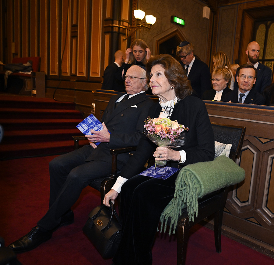 Kungaparet i sorgens stund &ndash; hedrar F&ouml;rintelsens offer